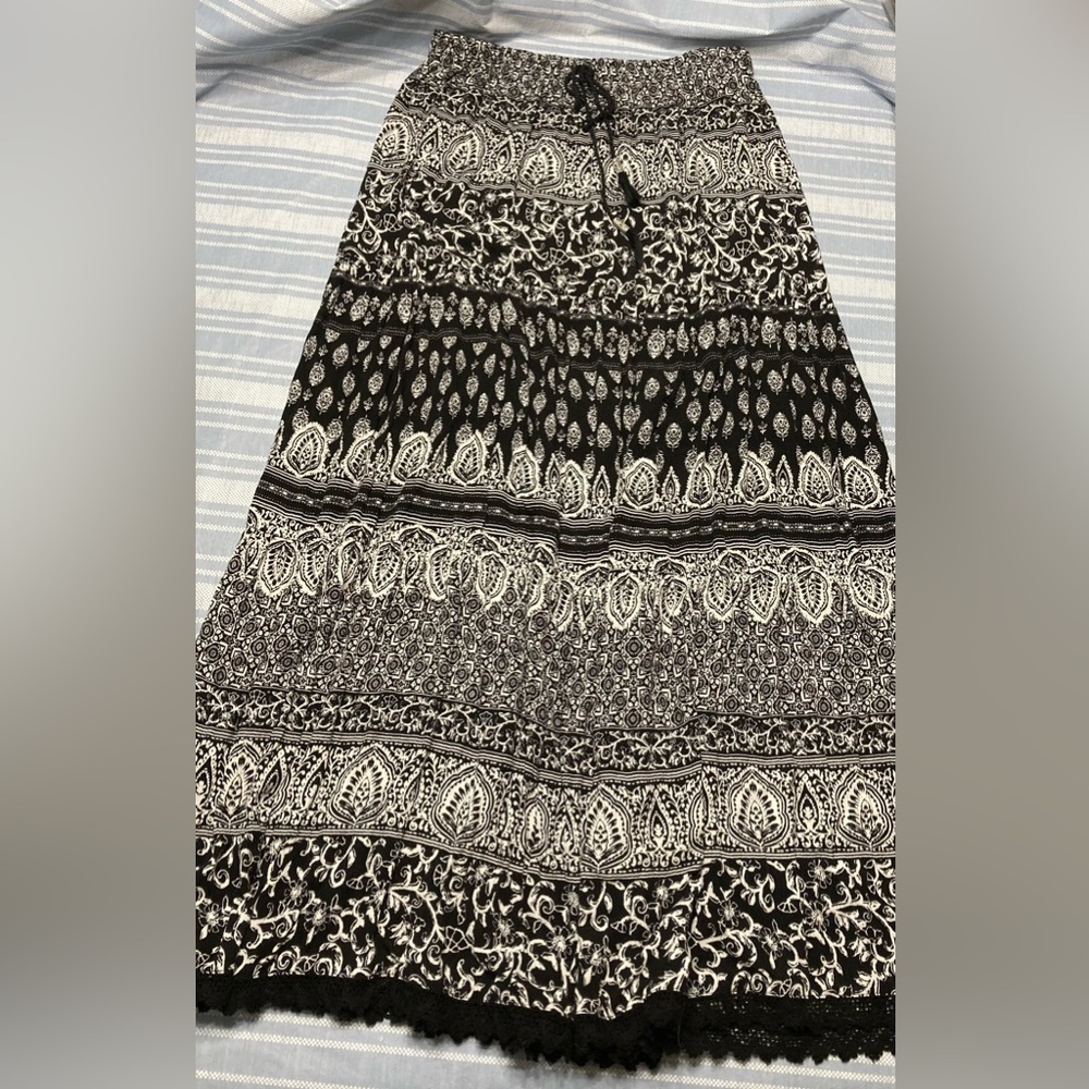 💛TODAY***$15***Westport black and white paisley maxi skirt. - Picture 4 of 4